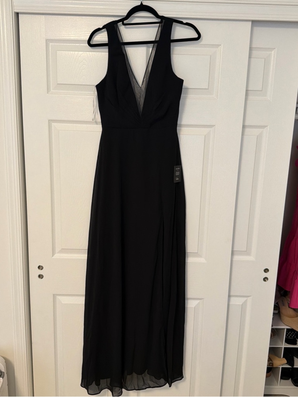 Elegant Black V-Neck Evening Dress